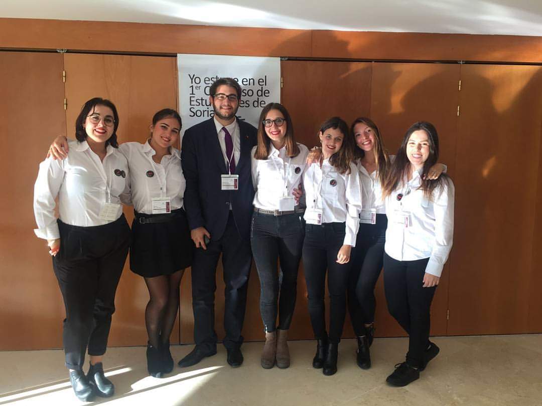 bichitovski's tweet photo. Hoy hace ya dos añazos del @Congreso_FTI.

Gracias a los seis ponentes, a @rosallopis_ por acceder a la #CharlaAperitivo y a los asistentes y la Facultad por confiar en nosotros.

Y por supuesto a mis magníficas compañeras de Comité Organizador.

PD: Sigues con nosotros, Olatz ❤️ https://t.co/S3myhyaKQm