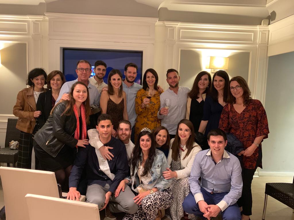 Ayer despedimos a nuestros r4 Carlos y Rebeca. Dos grandes profesionales y mejores personas!! Os vamos a echar mucho de menos! <a href="/farmaciaHDPeset/">S. Farmacia HUDrPeset</a> <a href="/GVADrPeset/">DS Doctor Peset</a>