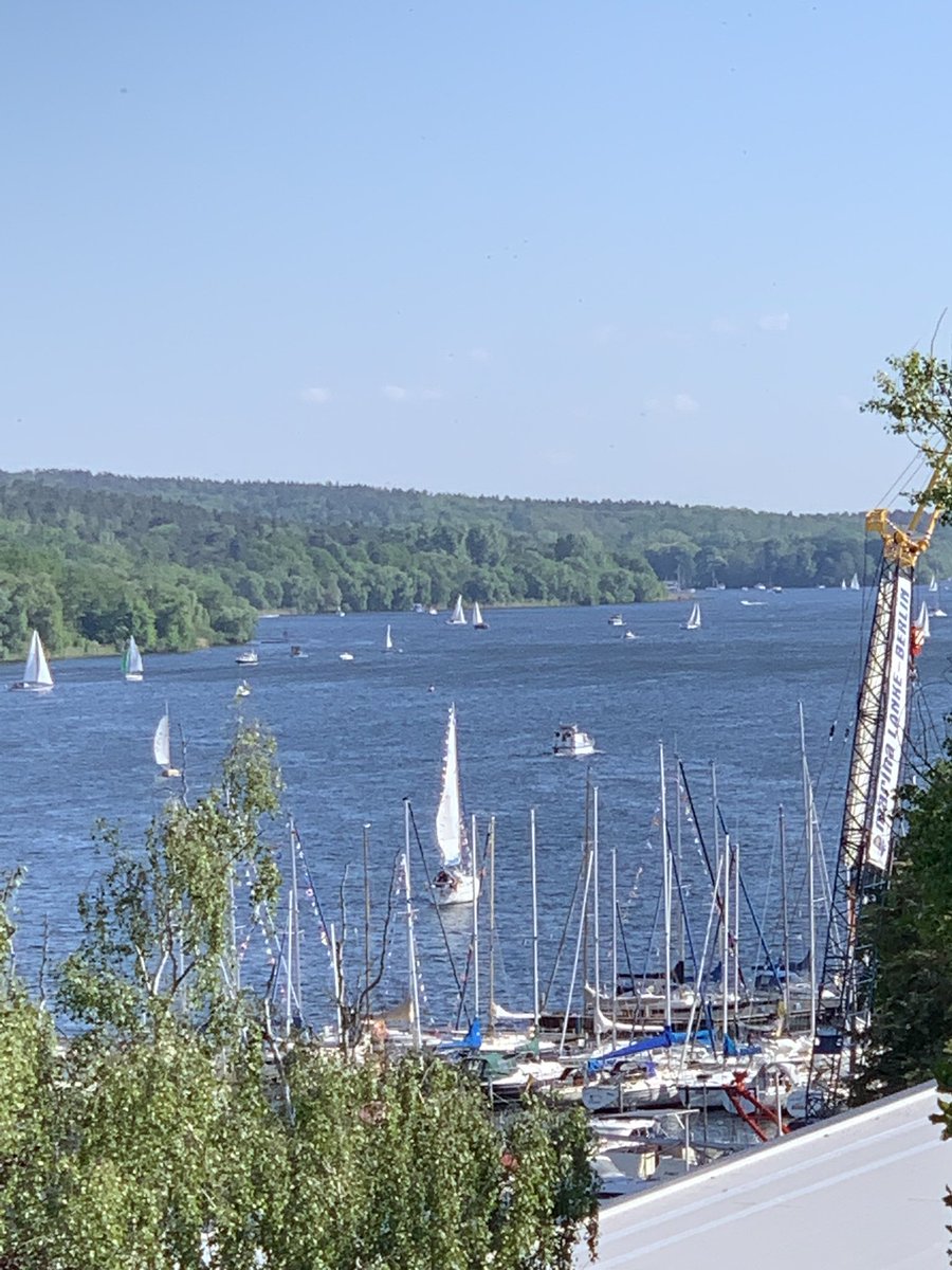 cp_mueller's tweet photo. der Tag in Berlin nach der #xUT2019 @computacenterDE https://t.co/LSljQ6IWC4