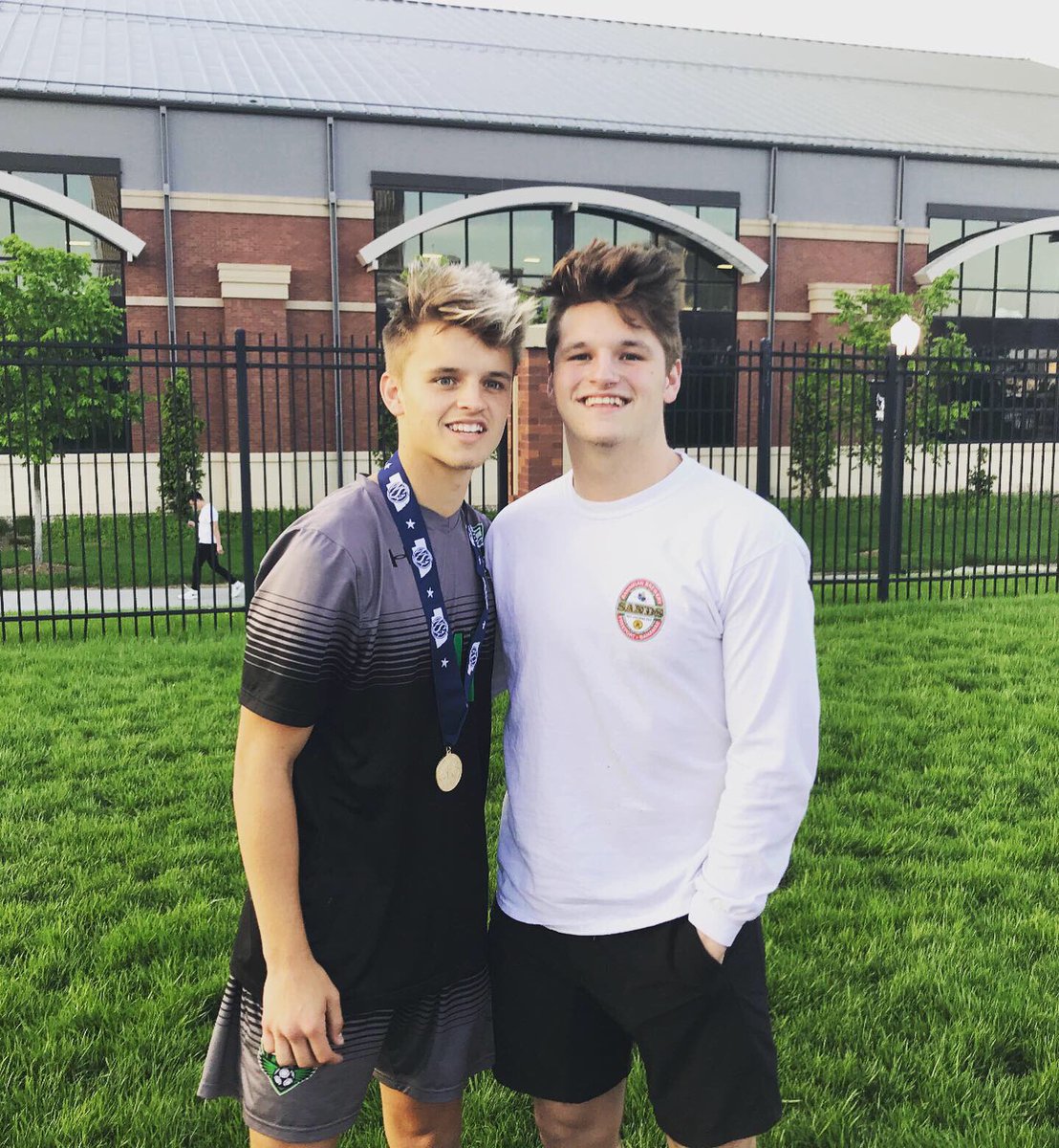 Robbietrout24's tweet photo. Happy birthday T GRIZ. Hope you have a dece day. Wanna sleep on the floor tonight ? @rtrout111 😍 https://t.co/PTLQsoUT44