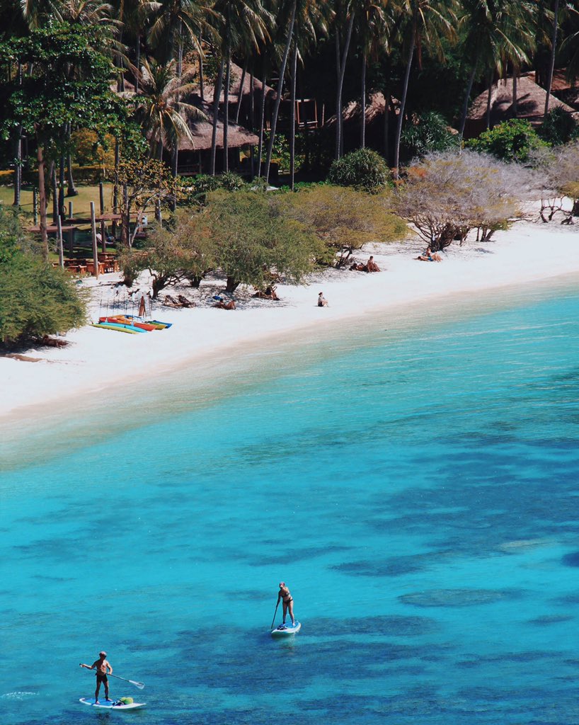 รีวิว #เกาะเต่า ห้าพันนะรู้หม้ายยยย

3วัน2คืน ศุกร์เสาร์อาทิตย์กำลังดี 

1.ตั๋วรถไฟ ไปกลับชุมพร 640*2=1,280
2.เรือ+shuttle bus ไปกลับ 700*2=1,400
3.เช่ามอเตอร์ไซค์+น้ำมัน 300/2คน=150
4.บังกะโล2คืน 2,312/2คน=1,156
5.ดำน้ำ 500
6.กิน ดื่ม จิปาถะ 1,200
รวม 5,686 บาท

อ่านต่อในเม้น>>>