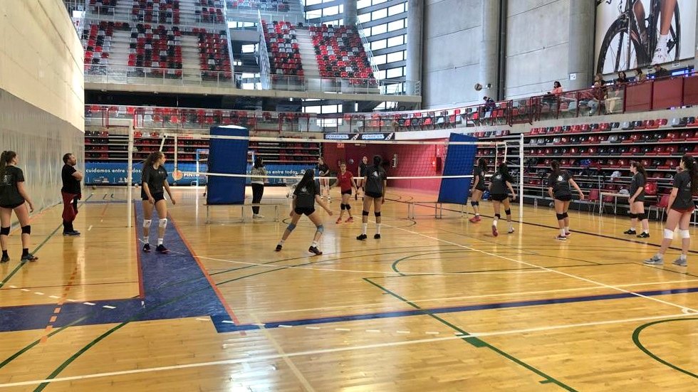 FMadridVB's tweet photo. El PROGRAMA de TECNIFICACIÓN hoy ha parado en PINTO con las categorías CADETE.
Nuestros deportistas siguen con la puesta a punto para el #CESA19 ¡VAMOS!
#SomosVoleibol https://t.co/s9QU9ofeND