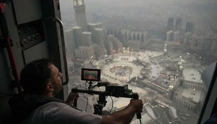 umarkamran96's tweet photo. RT RumaisaAli6: One Day in the Haram
The first ever film made on the inner workings of Makkah by British Pakistani Film maker Abrar Hussain has finally made its way to this side of the world as it has officially premiered in #Pakistan
#OneDayInTheHaram … https://t.co/AHpRajEglu