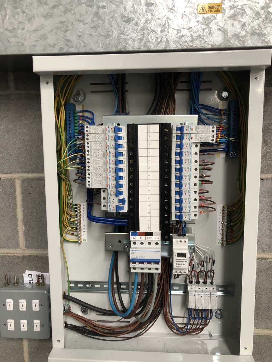 ElectricalSjk's tweet photo. Great progress this week from our superstar team of engineers, power down & changeover day #chint #Yesss #clevelandcable #armafix #powerlite https://t.co/9QXBcsnGLu