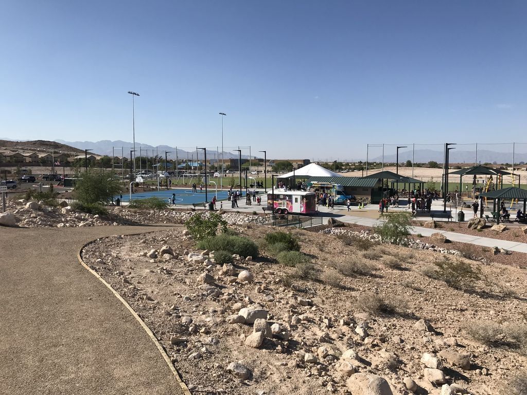ClarkCountyNV's tweet photo. #DidYouKnow today is National Kids to Parks Day – it's celebrated annually on the third Saturday of May and connects kids and families with parks. There are more than 100 parks across Las #Vegas operated by #ClarkCounty and @ClarkCountyPark. Fine one at https://t.co/ceOrGXTCpf. https://t.co/rWHgfpZN57