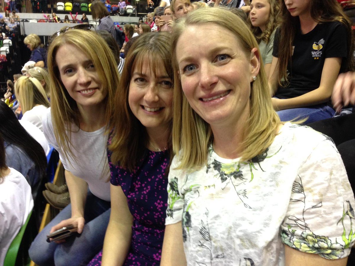 hanpward's tweet photo. Enjoying the netball with the girls! #VNSL2019 https://t.co/oYj9ZUSbO4