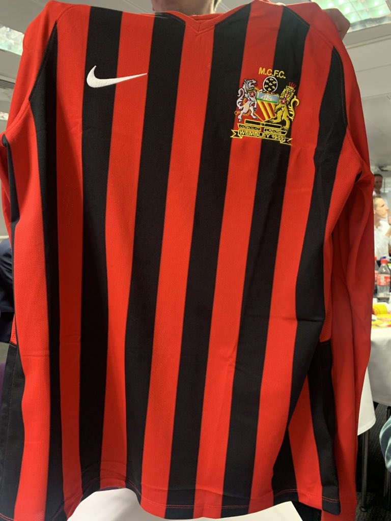 D627J8EWwAEf9de.jpg:large