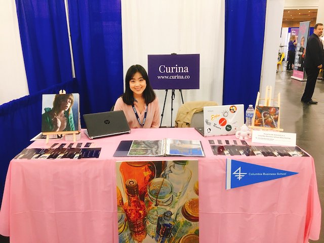 LangCenter_CBS's tweet photo. Curina's Mio Asatani '19, Natalie Lam '19 believe you should be able to try before you buy the art you love by renting it. They joined our 21 other startups at #TechDay NY @Columbia_Biz #techdaycbs https://t.co/y1JtdAnkNN