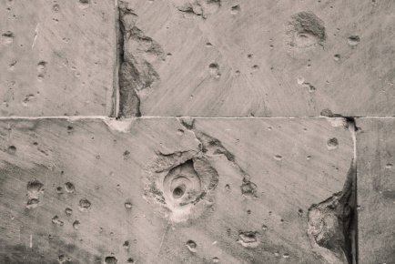 ID_Color_BE's tweet image. Qu’est-ce que le cloquage ?

C’est un phénomène qui se manifeste par la présence de bulles sur votre mur, c'est le résultat d'une peinture appliquée sur une surface humide ou fortement ensoleillée. L'humidité intérieure  de la maison peut aussi conduire à ce résultat.