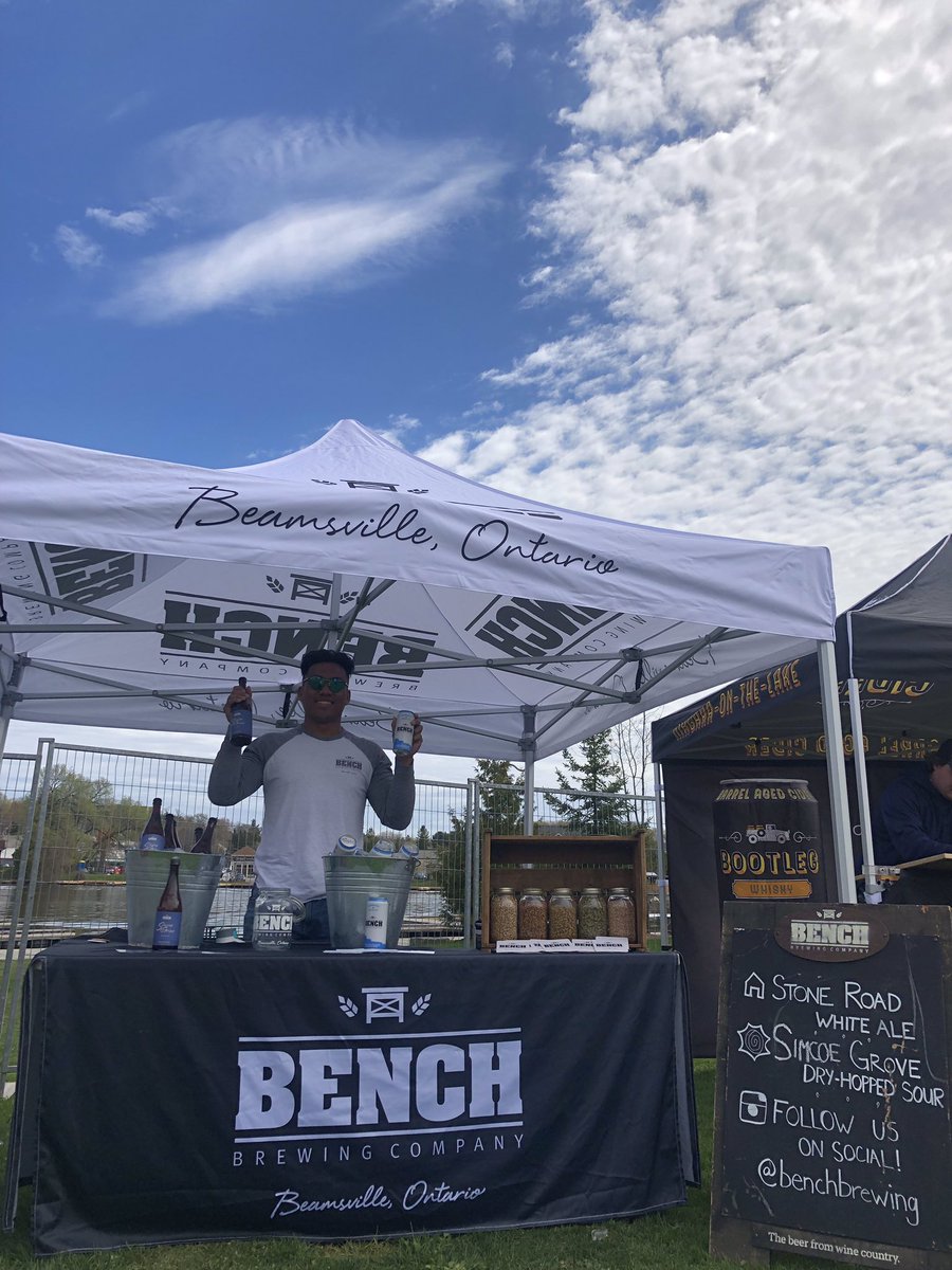 benchbrewing's tweet photo. Sun’s out and we have ice cold #BenchBrewing beers on deck at the Muskoka 2/4 Craft Beer Festival! Come by to say hi to the #BenchBrigade and taste the beer from wine country! #OntarioCraftBeer #DrinkCraft https://t.co/ZNLW6Hu8TW