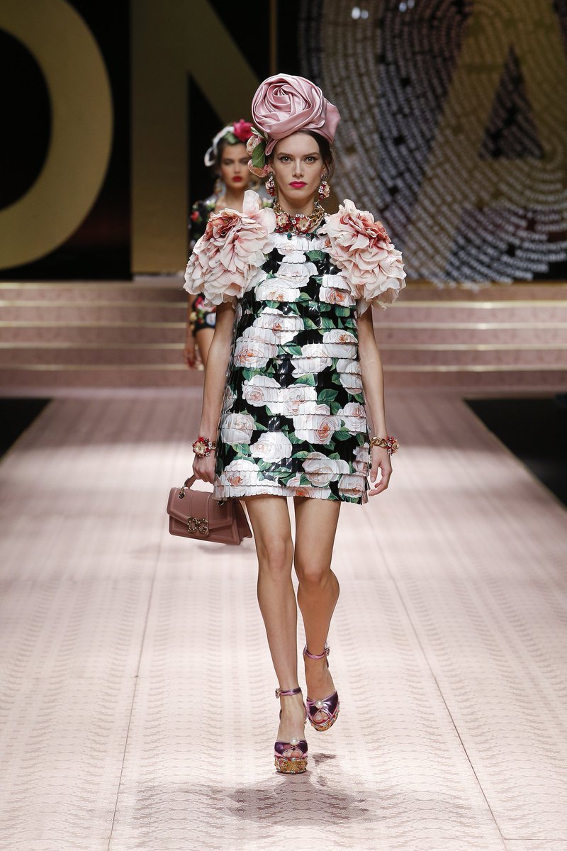 BSpinozzi's tweet photo. ♥️D&G♥️ Outfit estremamente chic e glamorous!
#DGDNA #DGSS19 #mfwSS19 #DGAmoreBag #DGBijoux #DGHairstyle #DGGirlSS19 #DGWomenSS19 #DGStyle #DolceGabbana @dolcegabbana #DomenicoDolce #StefanoGabbana #lamodaèbellezza #lamoreèbellezza
https://t.co/8LRh47nC0J
https://t.co/BZg9eFYa3b https://t.co/jMQdqUENJB