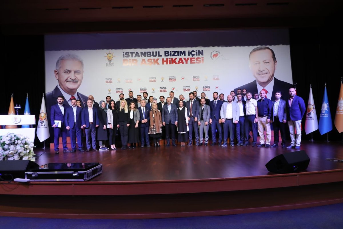 AK Parti İstanbul İl Başkanlığımızda 39 ilçemizin üç kademe Tanıtım ve Medya Başkanlarımızın katılımıyla son derece verimli bir toplantı gerçekleştirdik. İstanbul Milletvekilimiz @avabdullahguler Bey’e kıymetli katkıları için teşekkür ediyorum.
