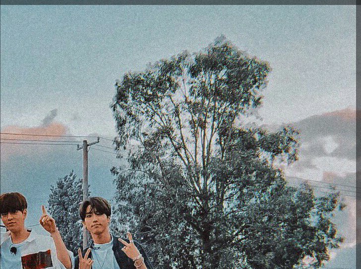 BangChan100397's tweet photo. STRAY KIDS EVERYWHERE ALL AROUND THE WORLD. ❤️💯🔥 #StrayKids https://t.co/k6jK19yqgn