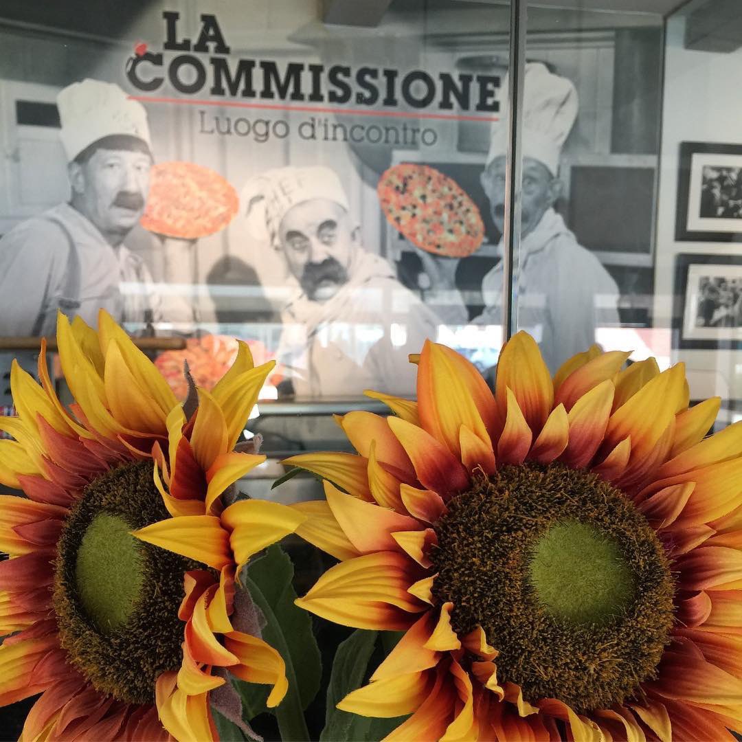 ilcommissione's tweet photo. La vida es mejor cuando te regalas un momento, comemos?
🇮🇹 #lavitaèbellissima #love #luogodincontro #pizza #BellaItalia #happy #esserefelice #Italianfood
#Italia #amore #food #foodie
#Italiano #restaurant #instagood #like4like #followme #sábado 🇮🇹
Reservas:
* 📱983114020 https://t.co/KclOo0A8ja