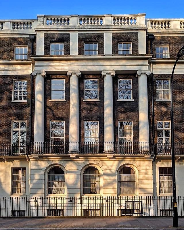 DimpyKoch's tweet photo. On the west side of the sq is a grade II listed building, #ConnaughtHall a hall of residence owned by the University of London, which was built in the early 19th century. It is an intercollegiate hall, n provides accommodation 4full-time students at constituent colleges of #UoL https://t.co/7o0ha7T2Fe