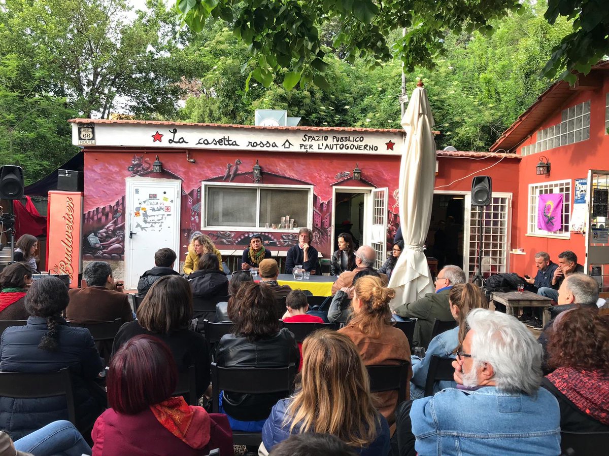 GianlucaPeciola's tweet image. Ieri bella, partecipata e sentita iniziativa a @CasettaRossa con coinvolgente testimonianza di Maria Edgarda Marcucci, conosciuta come Eddi in campo di battaglia in #Rojava. Il racconto di Fatma Celikcan e la voce di Erol Aydemir, giovane curdo da quasi 2 mesi in sciopero fame!