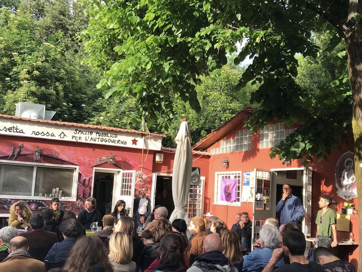 GianlucaPeciola's tweet image. Ieri bella, partecipata e sentita iniziativa a @CasettaRossa con coinvolgente testimonianza di Maria Edgarda Marcucci, conosciuta come Eddi in campo di battaglia in #Rojava. Il racconto di Fatma Celikcan e la voce di Erol Aydemir, giovane curdo da quasi 2 mesi in sciopero fame!