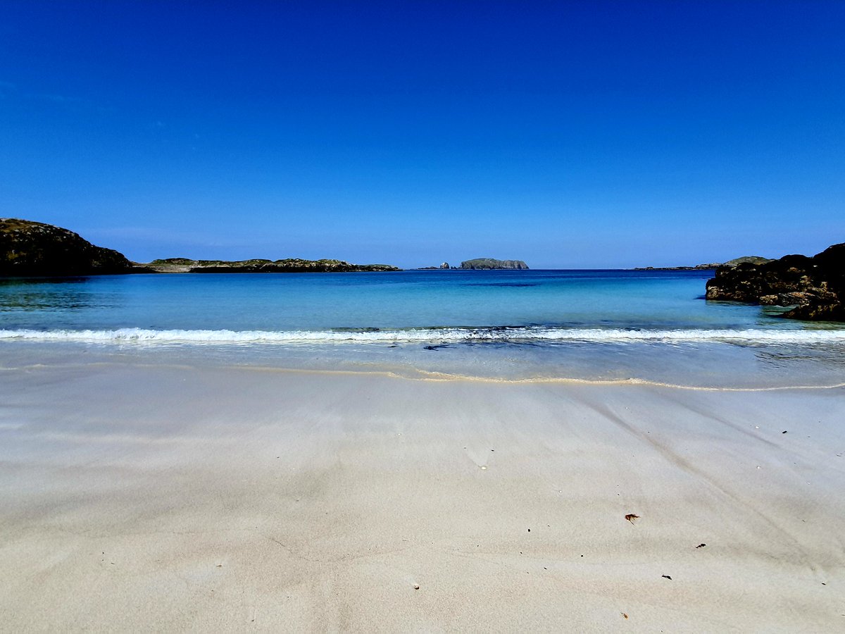 jcunningham1967's tweet photo. No it's not Maritius. It's Bosta Beach on the Isle of Lewis. #outerhebrides #islandsAdvantage https://t.co/VqdBxkXkyW