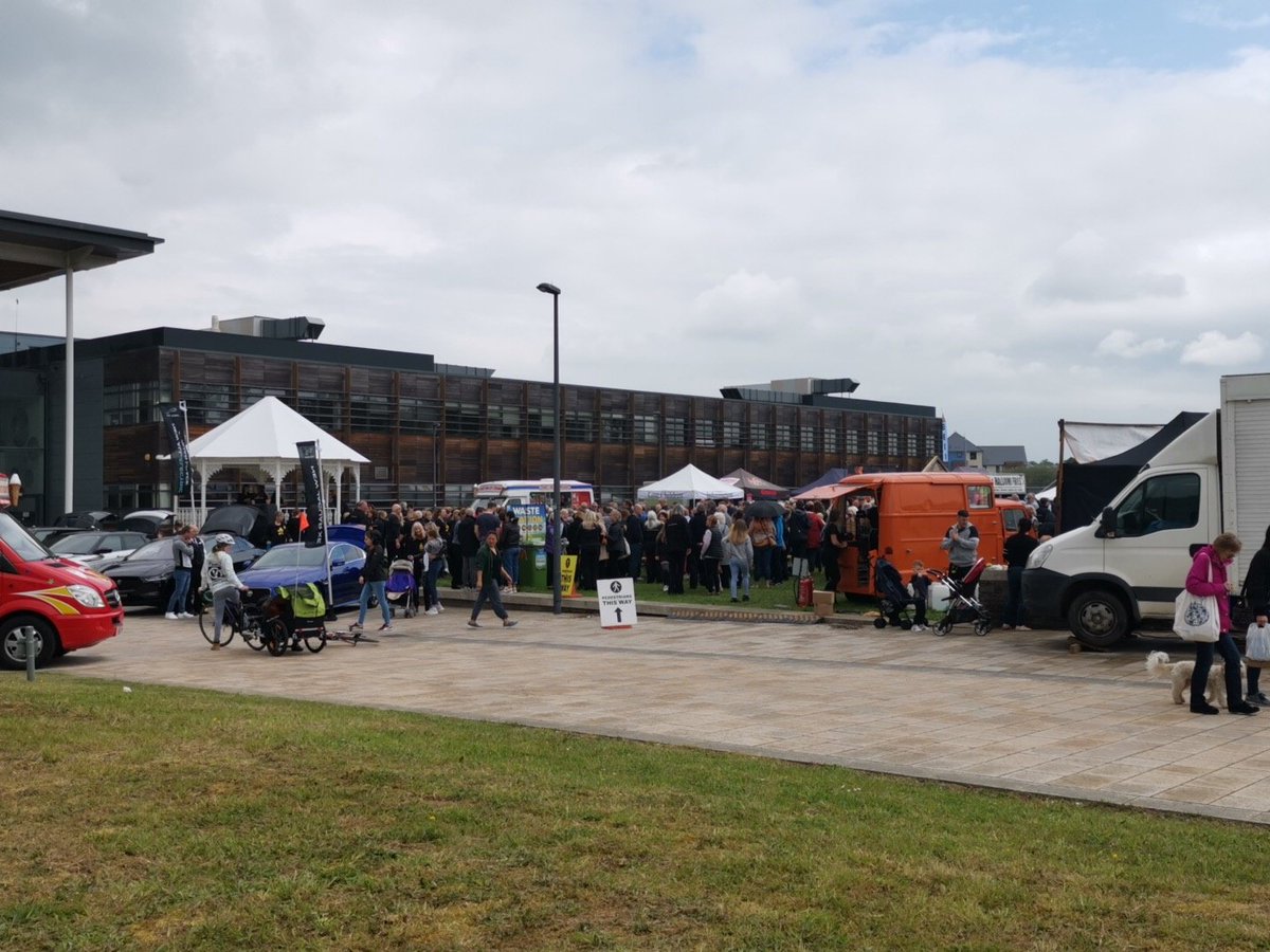 At the South Glos Food and Drink Festival today for medical cover, great team of people. Thanks <a href="/clair_mcneill/">Clair McNeill</a> for visiting and for the bacon rolls. #MySJADay <a href="/stjohnambulance/">St John Ambulance England</a>