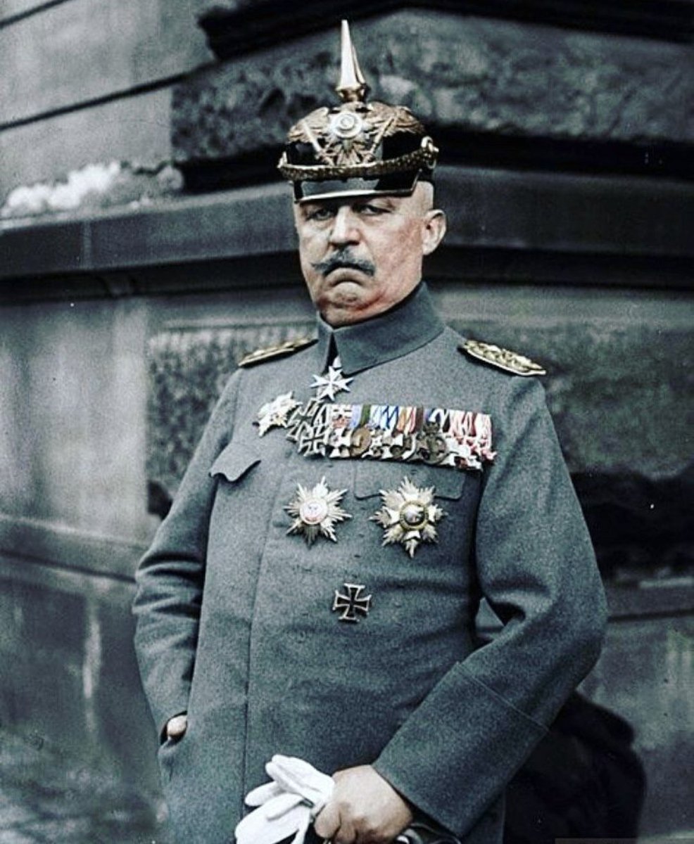 26 Mayıs Pazar gecesine kadar bu tweeti RT ederek hesabımızı takip eden 3 kişiye Alman general Erich von Ludendorff'un "Topyekûn Harp" kitabını hediye ediyoruz.