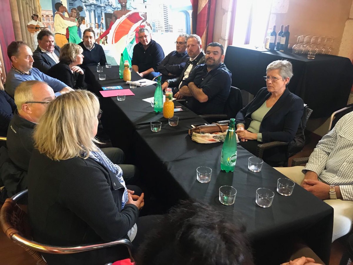 LaREM_40's tweet photo. [ RENAISSANCE]🇪🇺🇪🇺
Mobilisation - Mont de Marsan. 
Nous avons eu le plaisir de recevoir @JDecerle numéro 4 de la liste @Renaissance_UE soutenu par la secrétaire d’Etat auprès de la ministre des armées @gdarrieussecq le député de la 1ere circonscription des Landes @fabien_laine. https://t.co/JEQOENhXnA