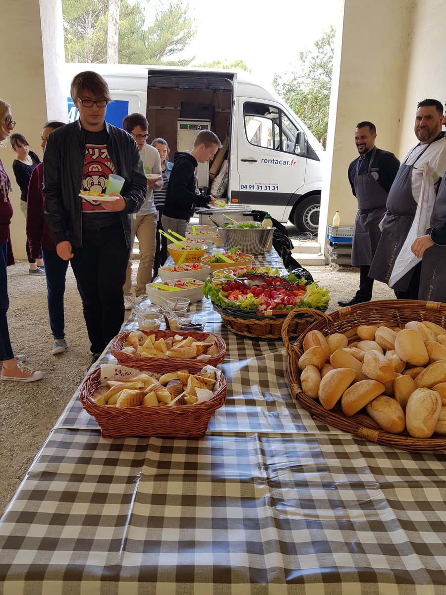 swAixMarseille's tweet photo. Ravitaillement 😋 😍 #startup #tradition #mechoui #swam9 https://t.co/3FFgoYc9vd