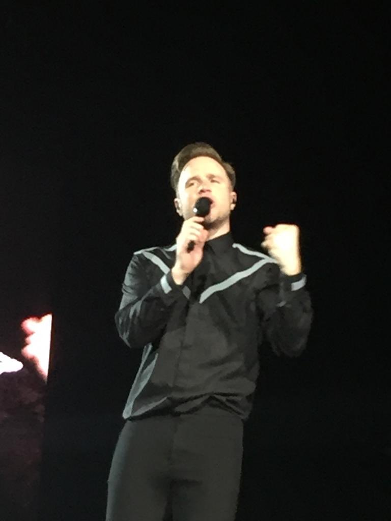 @ollyofficial was amazing as usual last night! Loved being in the golden circle with @clairelc78 and @EmmaHoing. Even managed to get a pic with @mrsfuzzymuzzy. Wanna do it all again tonight!!#AllTheHitsTour #youknowiknow