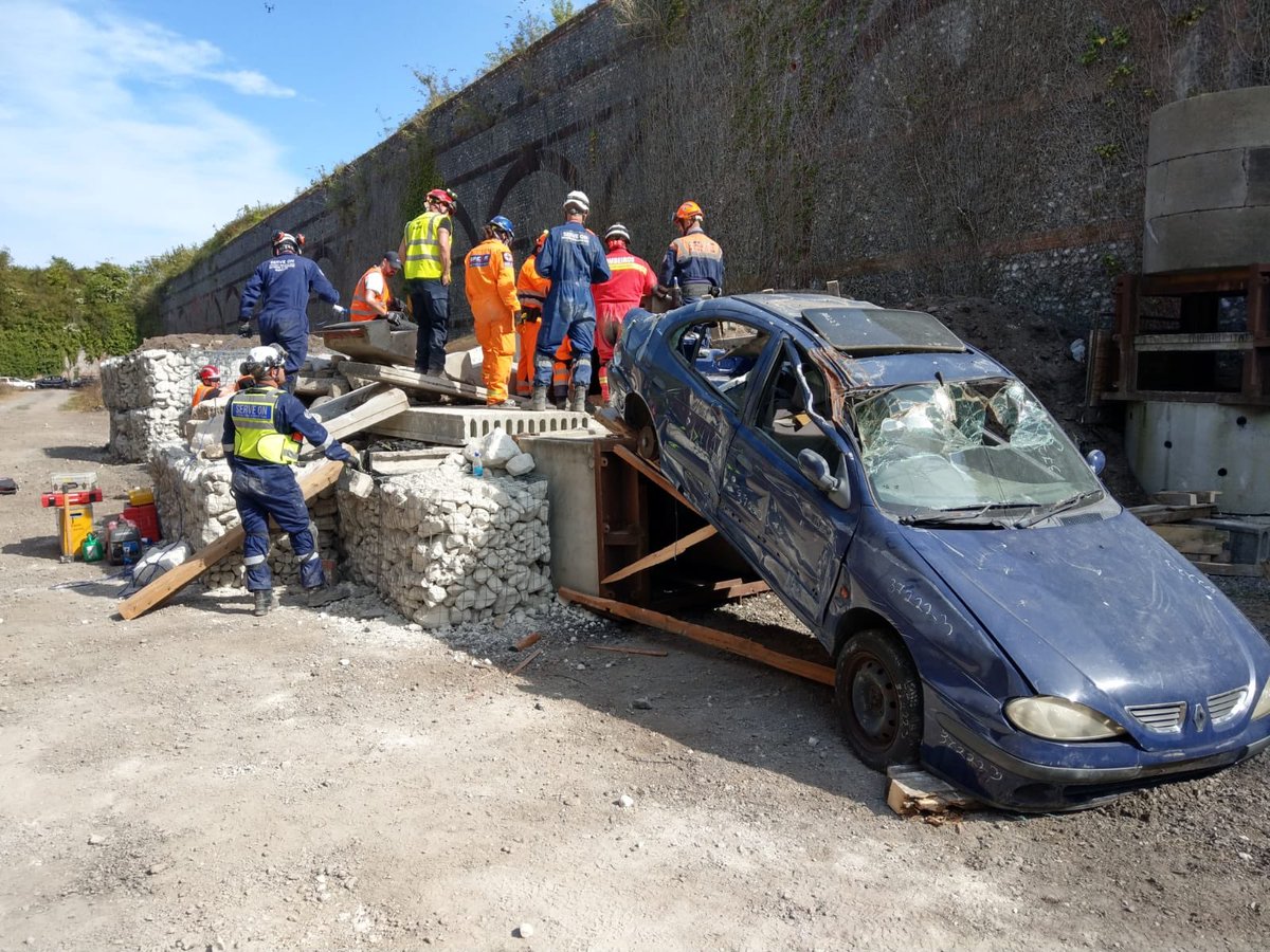 mthservers's tweet photo. This week we provided a number of our solutions to @TheSimexSeries to test how long they would last in a disaster situation.. 

We think it’s fairly safe to say.. they did pretty well. 

For more information on our huge range of tried and tested product range. Get in touch... https://t.co/warUessotM