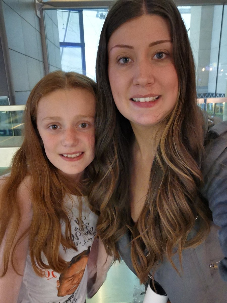 Jewett56's tweet photo. Fab night at Olly Murs tour last night, taking Aimee to her first concert @ollyofficial https://t.co/iymPz92i1e