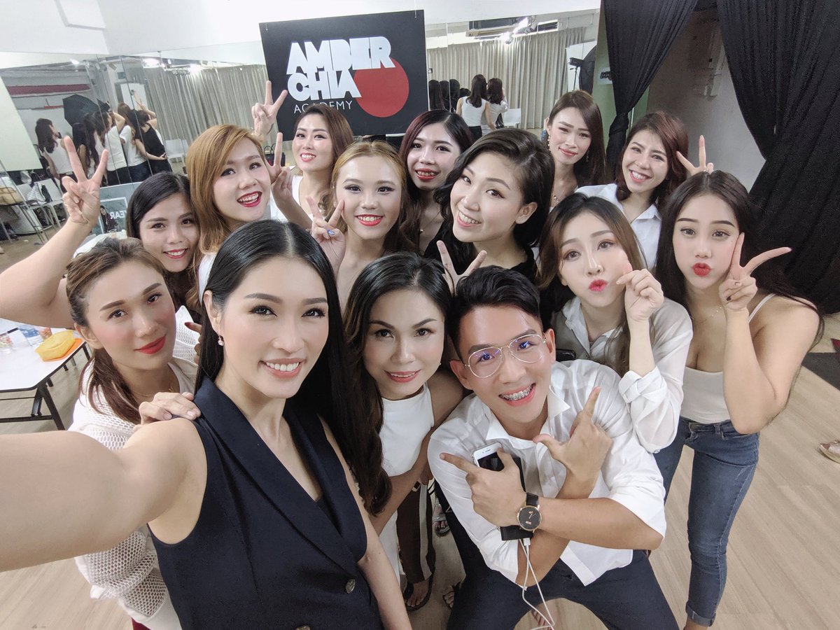 amberchia's tweet image. 凤凰网路女神选美猫步训练。非常开心，可以认识这么多美女。🌟

It&apos;s a wrap for Social Media Queen #BeautyPageant #catwalktraining &amp;amp; @jaimekwan.co #kidsmodeling Catwalk training.  
Welcome to #amberchiaacademy #AcademyOfWinners ❤️