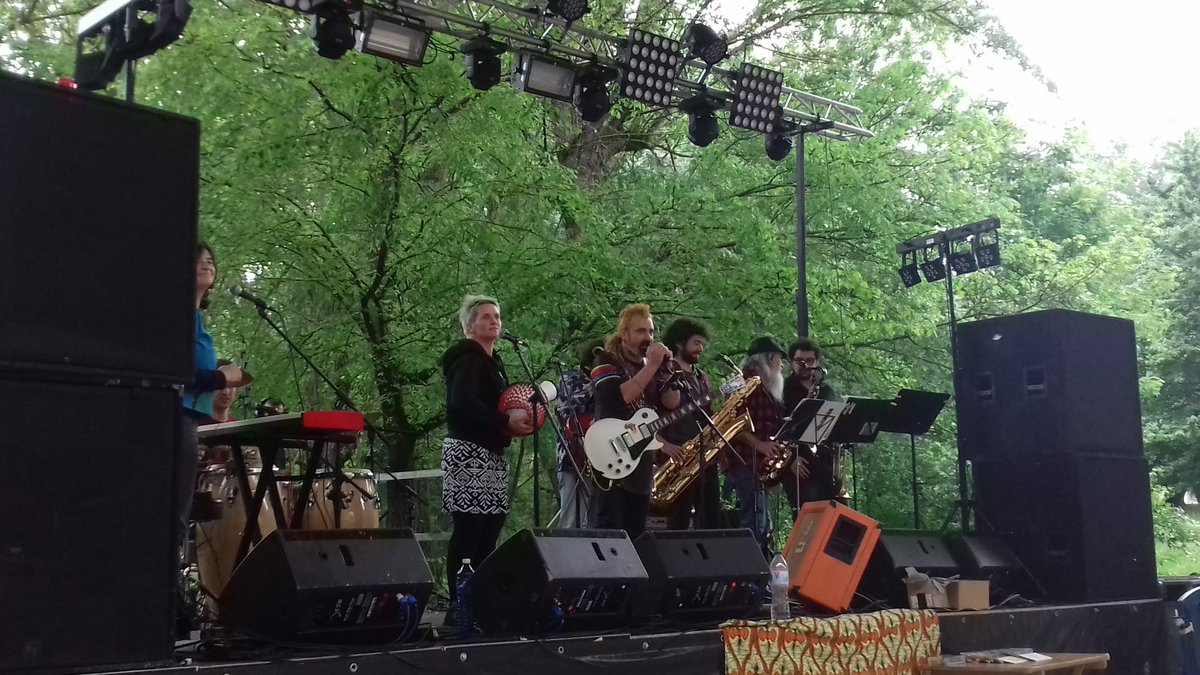 Makulu Ken.  
Gipuzkoatik 
#GoraHerria 
#Ibaiertzean