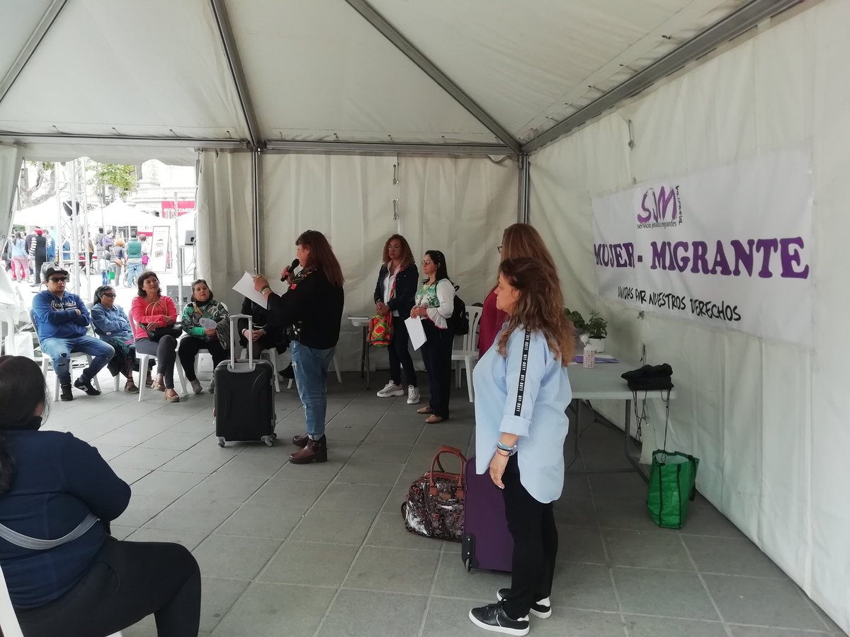 visibles_org's tweet photo. #MujeresEnAccion del @sjm_vlc hablan de su historia de resistencia y esperanza gracias a @CVONGD por esta oportunidad en la feria del #SomComercjust #Valencia @migrantes_sj @socialjesuitas https://t.co/jAjrWNj5mo