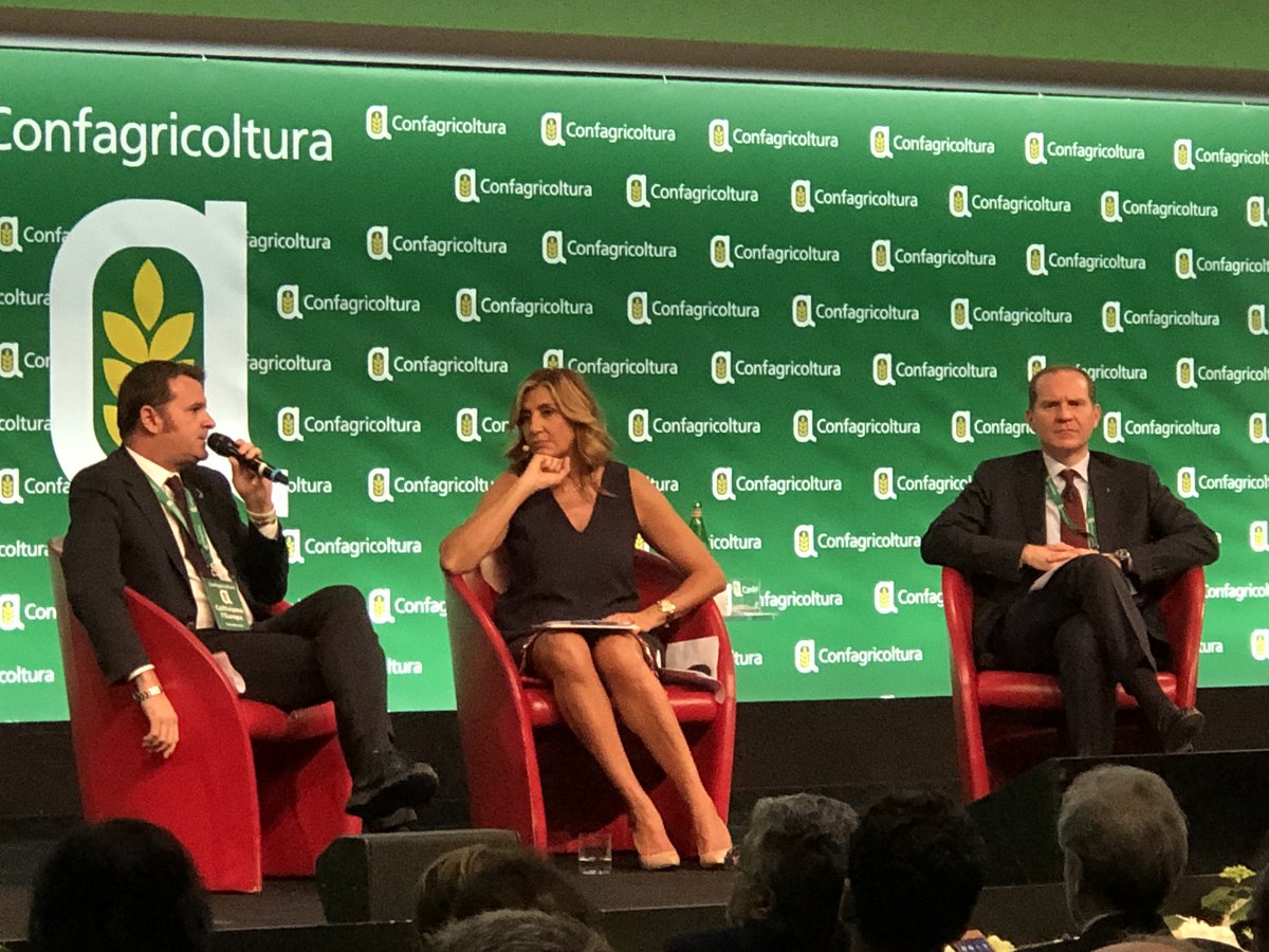 PiemonConfagri's tweet photo. Il ministro @giamma71 interviene alla chiusura dell’assemblea nazionale #coltiviamoeuropa: “i ministri dell’agricoltura europei devono sentire la voce del ministro dell’agricoltura italiana; non ha colore politico, è lavorare per portare a casa un risultato” https://t.co/BljjL2o3fP