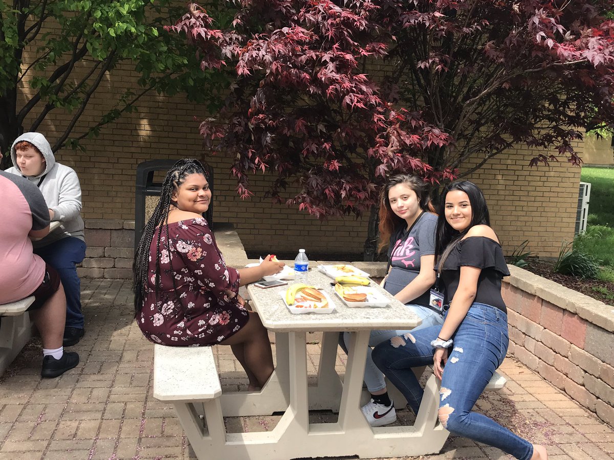 GHS_North's tweet photo. Smiling faces at lunchtime! Just a few more days left for our North Seniors! #LongliveNorth #WhateverItTakes ❤️@GHS_North https://t.co/7e66C80BZG