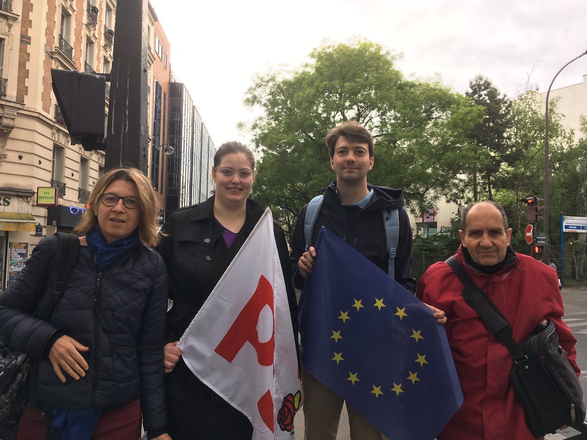 PSParis11e's tweet photo. Aux marchés #AlexandreDumas et #Chaillet forte mobilisation des militants ce matin pour donner @enviedeurope avec @rglucks1 cc @PS_Paris @placepublique_ https://t.co/mftHRtWqBT