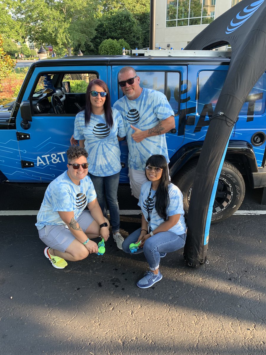 Run Ballantyne is underway and the CLT Road Warriors are ready for some fun!! Come see the bubble show and grab some bubbles for the kids while taking advantage of exclusive offers!!! #bEASTregion #MobileMadness #ReadyToGaux @geauxlego <a href="/AdamMRagab/">Adam M. Ragab</a> <a href="/ClaireReazin/">Claire Reazin</a> <a href="/404girl/">Betsy Francis</a>