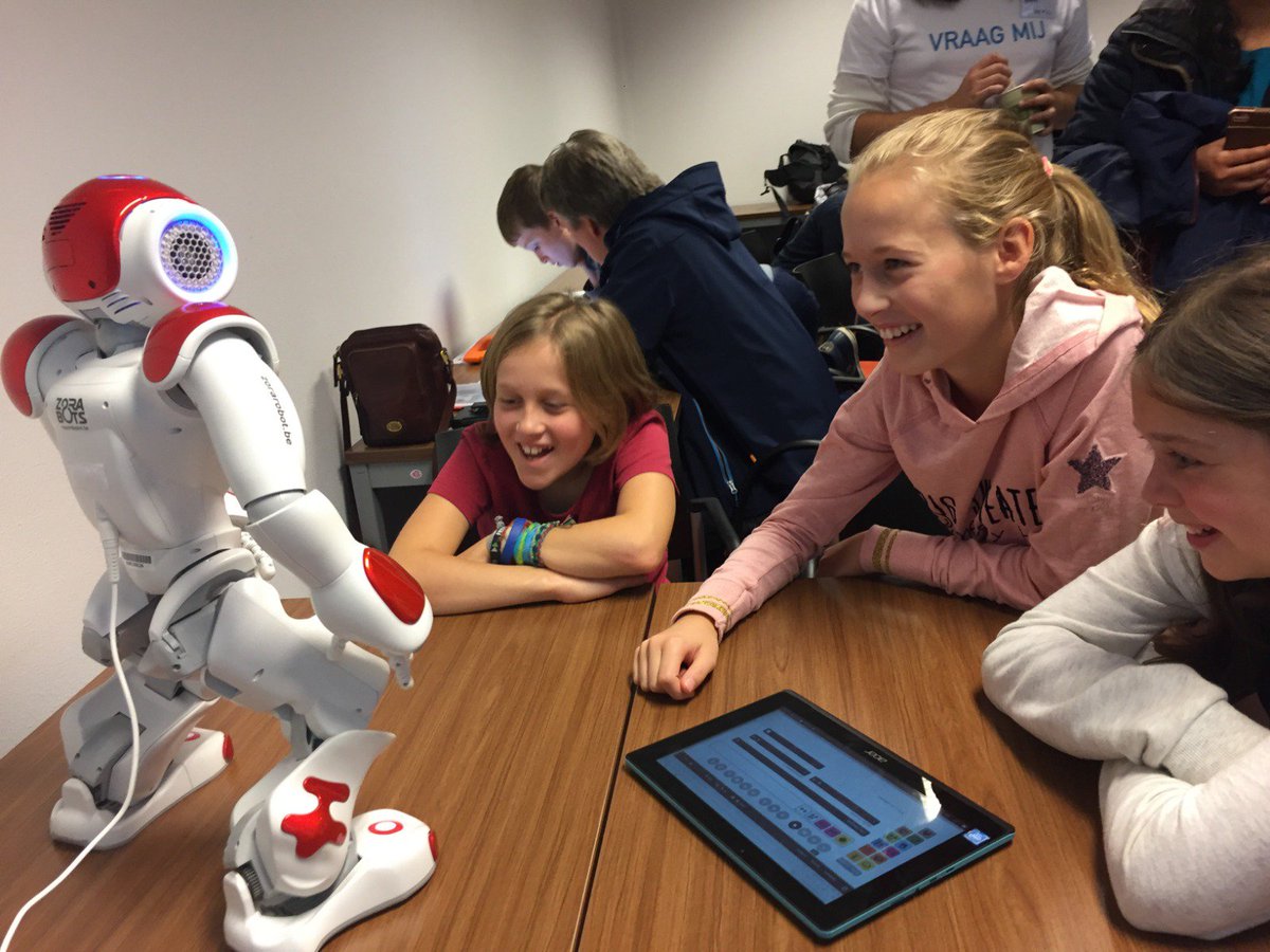 Hoe bereid je #leerlingen voor op een toekomst met #technologie? Speciaal voor het #onderwijs heeft <a href="/RobotWise_Edu/">RobotWise</a> een lesprogramma ontwikkeld, waarbij leraren en leerlingen samenwerken met sociale #robots. bit.ly/robotles #MAKETECHYOURS #tech #technologie #techniek