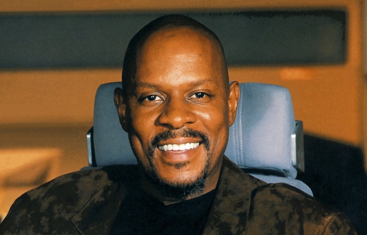 rashiduzzaman82's tweet photo. 29. Best Director for me is Avery Brooks for his incredible job directing the episode Far Beyond the Stars. Great to see them all without their normal make up. But Avery Brook’s performance as writer Benny Russell was just fantastic. #30DaysOfDS9 https://t.co/XU2XoZkaSB