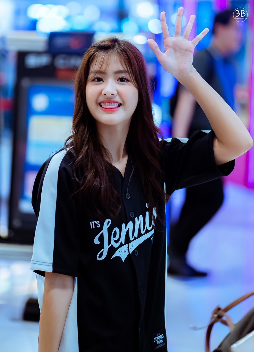 3BEverywhere's tweet photo. อ่อกกกกก....เจ้าแมวจี้😍😍

ใส่เสื้อตัวนี้ +ดาเมจความน่ารัก 200%😄😄

#GygeeBNK48 #BNK48
#3BEverywhere https://t.co/NtcagnMbVt