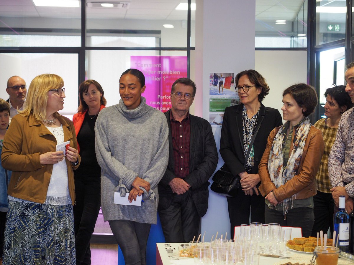 SolidaritesCMSO's tweet photo. [Les Solidarités en action] En direct de la CCM de Villenave: une collecte de jouets pour la médiathèque des hôpitaux de bordeaux. Merci pour les enfants hospitalisés et merci à Solene Ndama, la marraine de l'opération #SolidaritesCMSO #Arkea  #cmso @CMSudOuest @sosondama https://t.co/QesGR51uCe