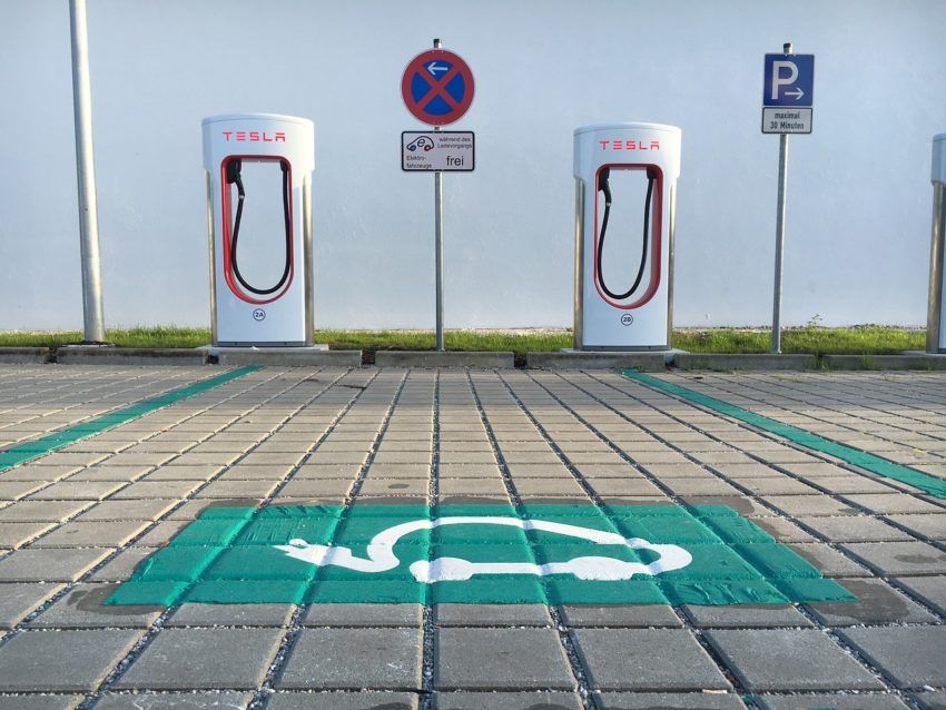 claudeforthomme's tweet image. The AirBnB of charging stations for #ElectircVehicles: AmpUp – The App Helping to Charge your Electric Vehicle. Average cost for installing a standard charging station is $1200, then join AmpUp, and generate income! buff.ly/2HqIpym via @impakterdotcom