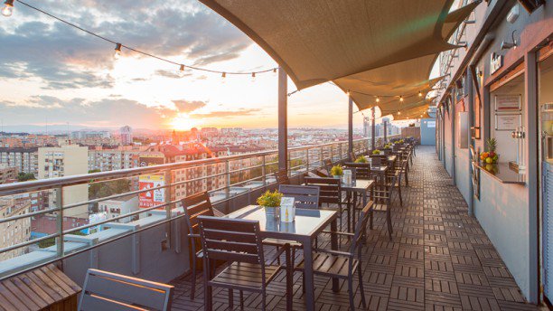 salvaver's tweet photo. Vaya vistas desde la terraza del hotel Urban Club, nos encanta la decoración y las sillas #decoration #decora #hosteleria #restaurants #restaurantes #cafeteria #cafeteriasbonitas #sillas #mesa #fashion #tables #forniture #hotel #Valencia #terraza https://t.co/hsUc2mStDQ