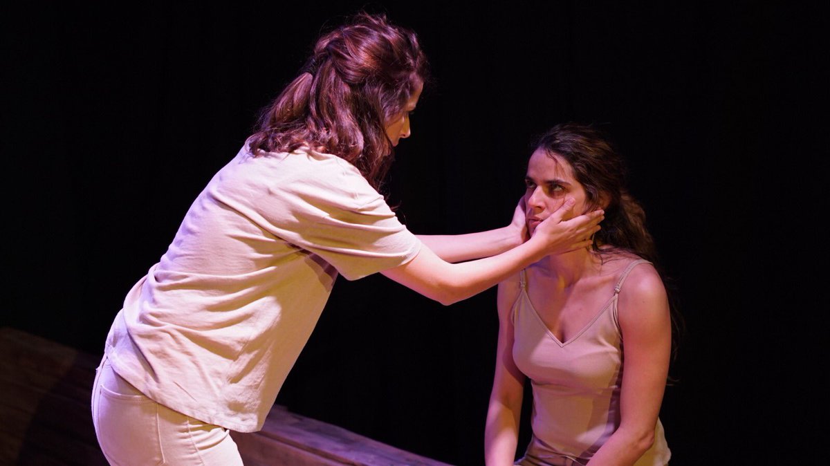 LaraDiezQuint's tweet photo. Queden només dues funcions d’ “Omplint el buit” !!! #omplintelbuit a @teatrelagleva avui dissabte 20:30 i demà diumenge 19h @AranMarta i #martacodina veniu estimades!!! https://t.co/X4fLayoTzC
