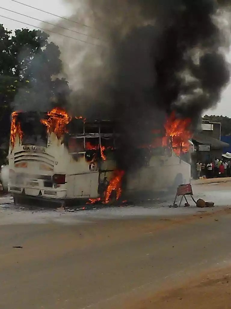 LabziB's tweet image. This what happens when u leave ur job and people travel in DMC gagaa to Gulu might be the next @PoliceUg in total mess