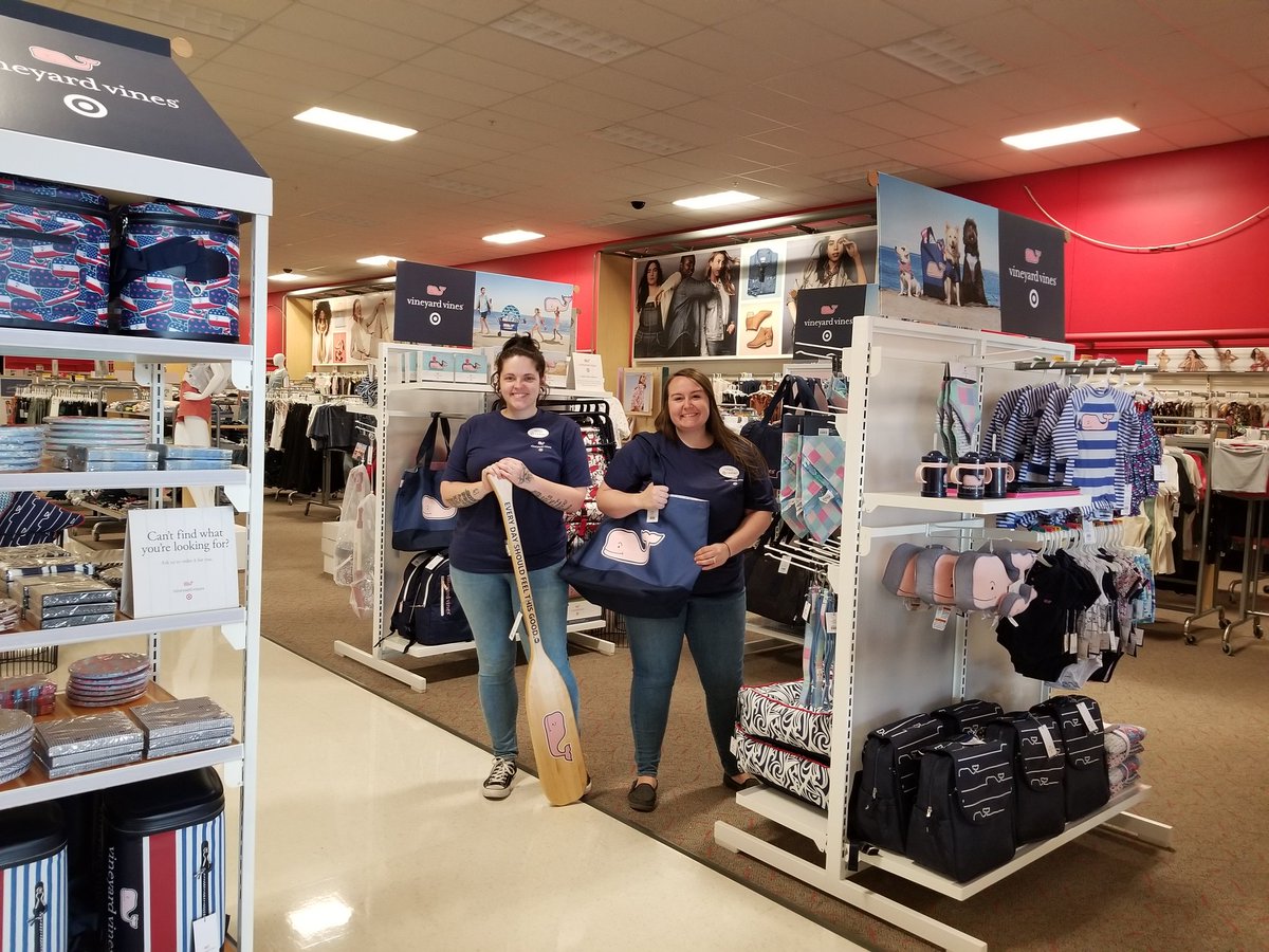 ChrisMarieee68's tweet photo. Every day should feel this good! #vineyardvine #target #bringontheguests #t2379 @Shaun_GoPack @stoobeazy https://t.co/Uv3CEeGUmC