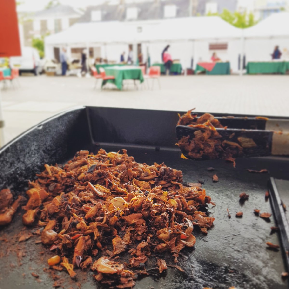 The_PlantLife's tweet photo. Great day at Kingsbridge Farmers Market, only a few portions of BBQ jackfruit left!
#vegan #plantlife #plantbased #bbqjackfruit #devonvegans #veganstreetfood #streetfood #plantbaseddiet #kingsbridge https://t.co/RGFKx7kwF0