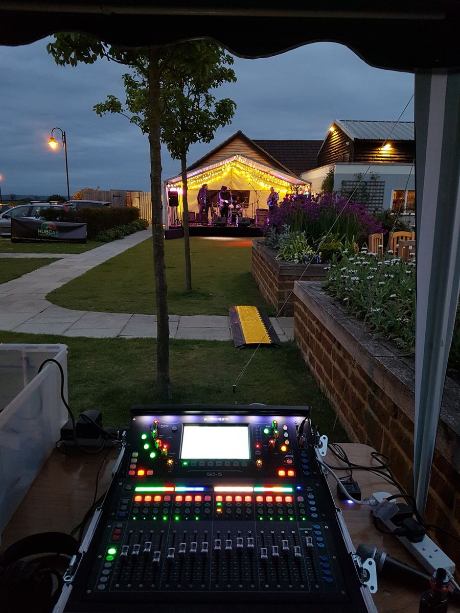 Swave0's tweet image. Yesterday afternoon and evening view