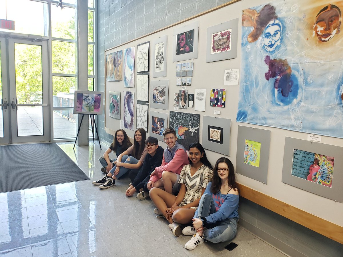 Amylynbrand's tweet image. So proud of my senior artists after last night's final show of the year. This is a very special class, my first group of freshmen @CountryDay, and I couldn't be more proud of the mature young artists and humans they have grown to be. #ccdsarts #ccdslearning