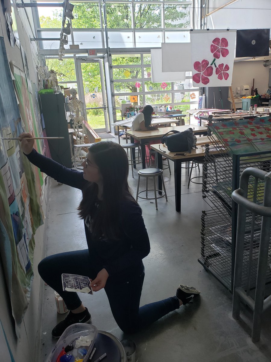 Amylynbrand's tweet image. So proud of my senior artists after last night's final show of the year. This is a very special class, my first group of freshmen @CountryDay, and I couldn't be more proud of the mature young artists and humans they have grown to be. #ccdsarts #ccdslearning