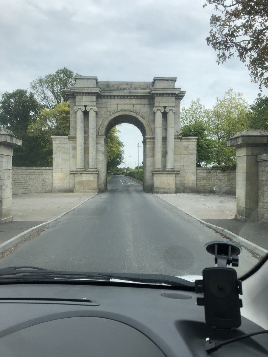 What a  lovely entrance to our oppositions pitch today barrow cudads county Carlow @therealsteavis #gohalainn☘️